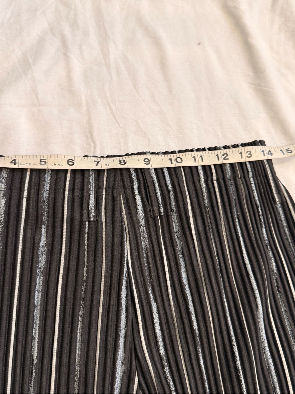 Homme Plisse Issey Miyake Navy Blue and White Pleated Pants - Picture 6 of 9